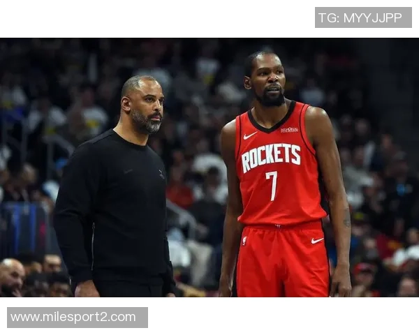 KD怒砸水瓶瞬间引发小贾和阿门惊愕不已场面尴尬至极